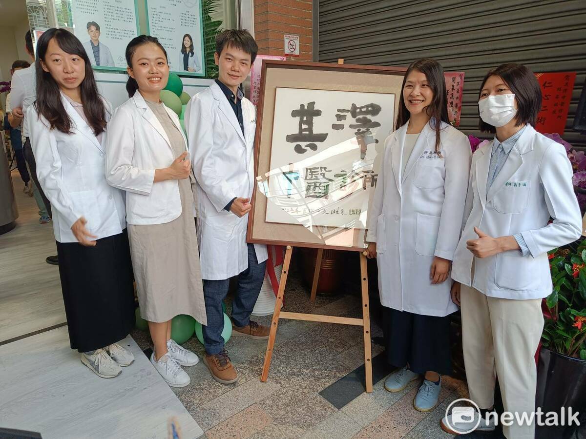 其澤中醫診所從創辦人到所有團隊成員都相當年輕巷。 圖：唐復年/攝