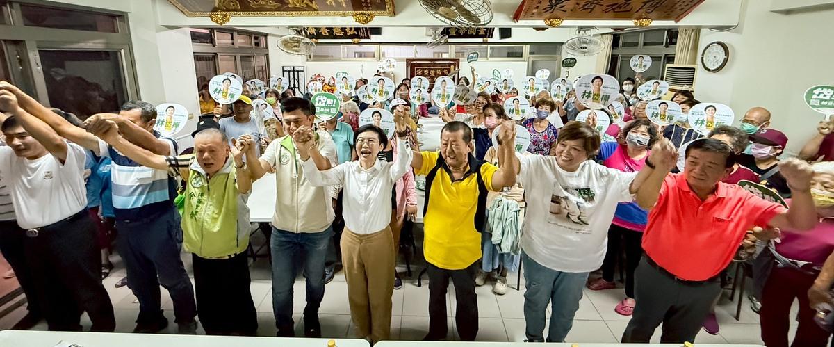 林岱樺左營元帝廟座談會，議員與地方里長到場力挺。 圖：林岱樺辦公室/提供
