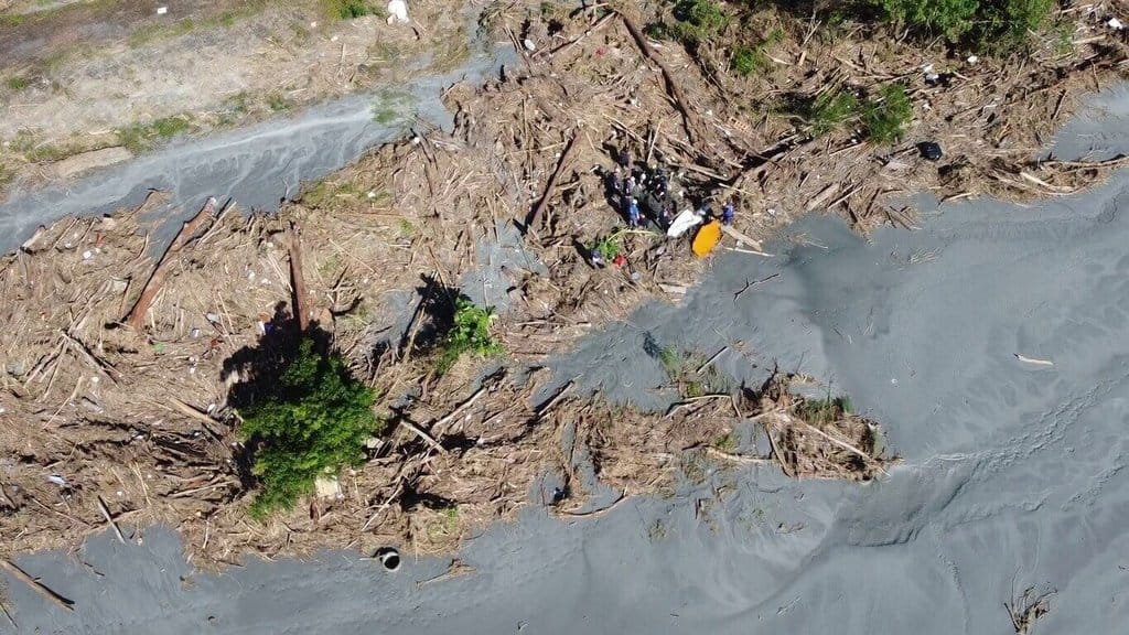 馬太鞍溪堰塞湖洪患造成嚴重死傷，目前已累積18人死亡、6人失聯，29日在東富村加里洞找到的男屍，經比對身分為馬太鞍溪下游農場蔡姓員工。（民眾提供）中央社記者李先鳳傳真　114年9月29日