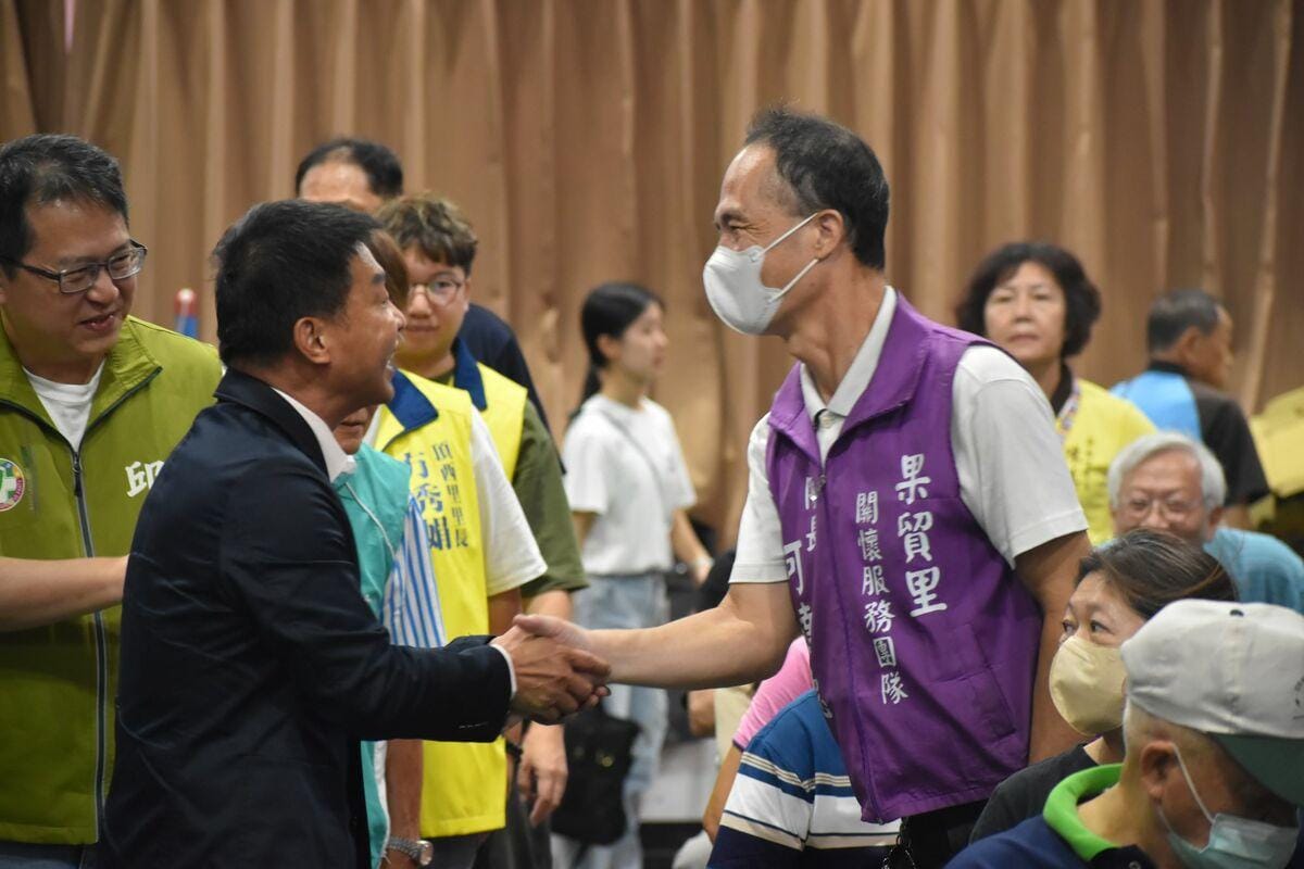 許智傑(左二)成為成功突破藍營鐵票倉的高雄市長初選第一人。 圖：許智傑辦公室/提供