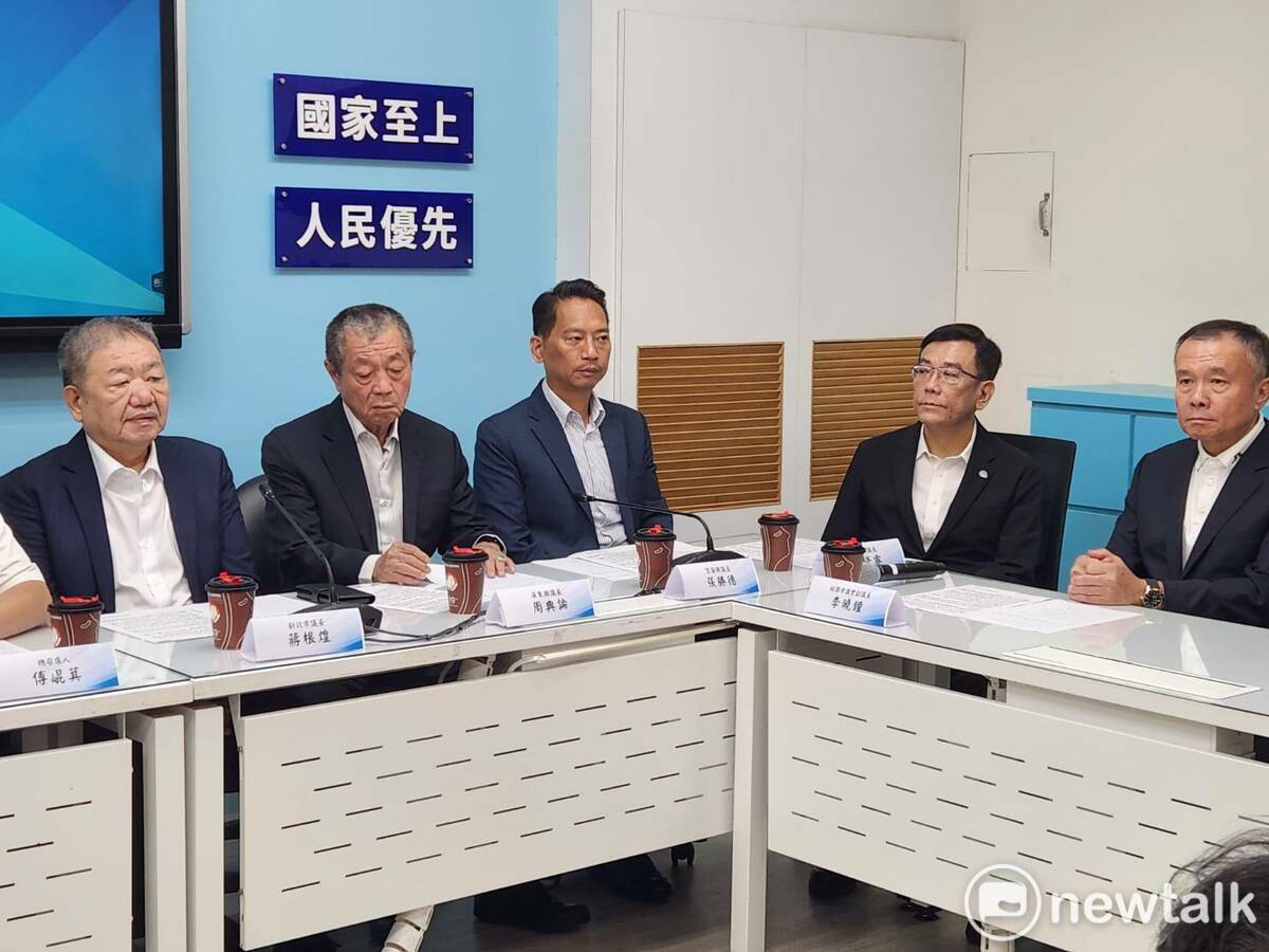 全國地方正副議長聯誼會拜會立法院，就助理費爭議，呼籲立法院修法。 圖：黃建豪/攝