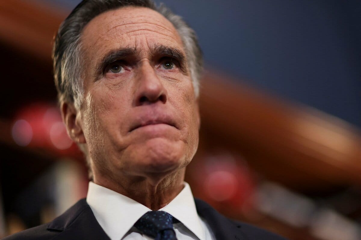 美國前共和黨總統候選人、前參議員米特·羅姆尼（Mitt Romney）週一晚間受訪時透露，他曾在拜登政府期間致電白宮高層，建議時任總統拜登在司法部起訴川普前，立即赦免對方，以避免美國社會進一步分裂。 圖：擷取自 X 帳號 @_wake_up_USA