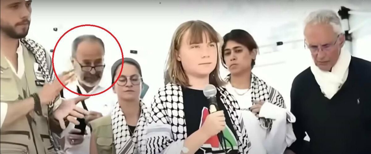 瑞典環保少女童貝里 ( 桑柏格 )（Greta Thunberg）正乘蘇木德船隊前往加薩走廊中。後方畫圈處疑為涉哈瑪斯人員。 圖：擷取自以色列外交部的 X