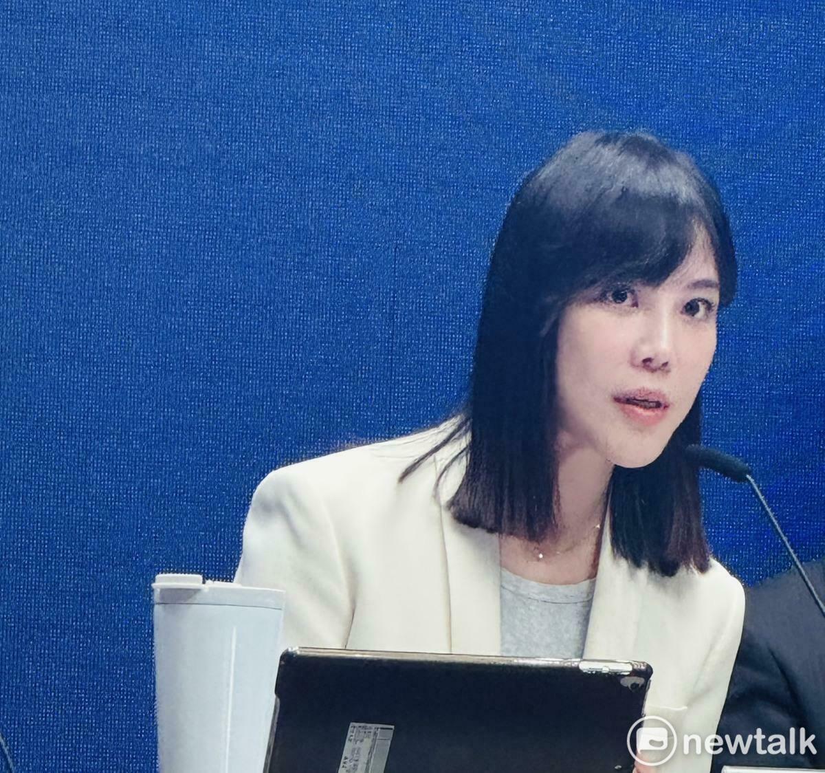 行政院發言人李慧芝今（2）日表示，根據特別條例第九條規定，應在預算公布後一個月內開始執行發放作業，也就是說，只要立法院完成審查通過、總統公布後，政院就會盡速執行普發現金作業程序。 圖：謝莉慧/攝