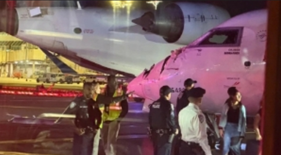 美國2 架達美航空公司旗下的支線飛機，在紐約拉瓜迪亞機場發生相撞。 圖 : 翻射自環球網