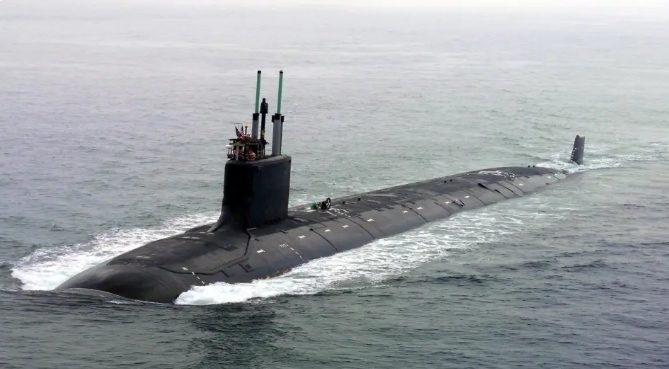 美軍核潛艇高調上浮駛入南海。 圖 : 翻攝自斐常道