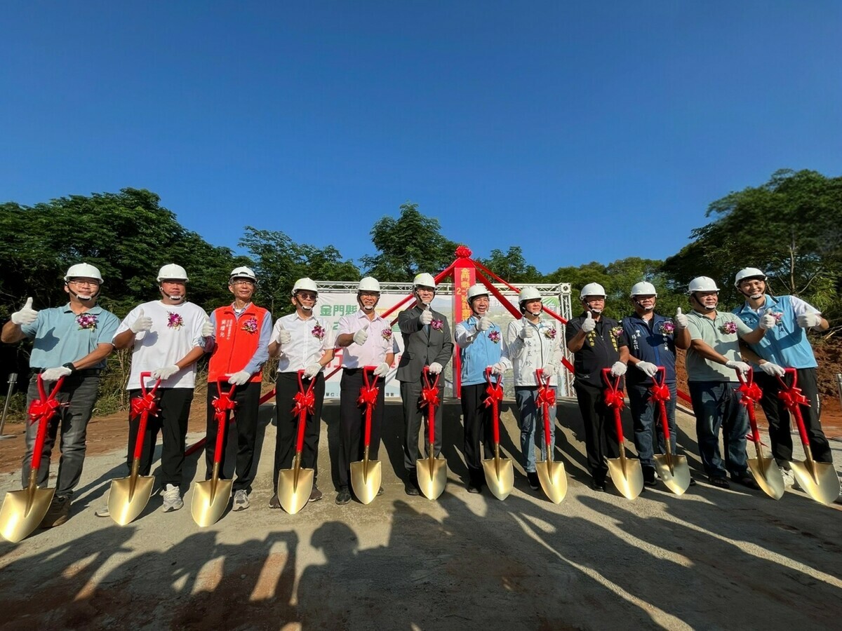 內政部次長董建宏今（2）日出席「金門縣2-29號計畫道路新闢工程」動土典禮_動土儀式。 圖：內政部提供