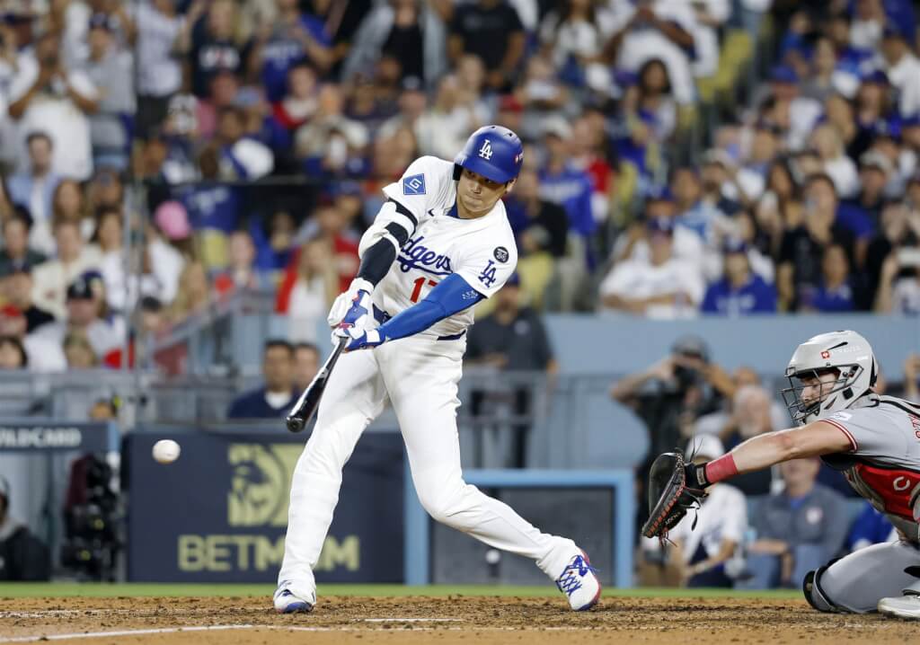 大谷翔平1日在對紅人的比賽第6局時擊出安打。（共同社）