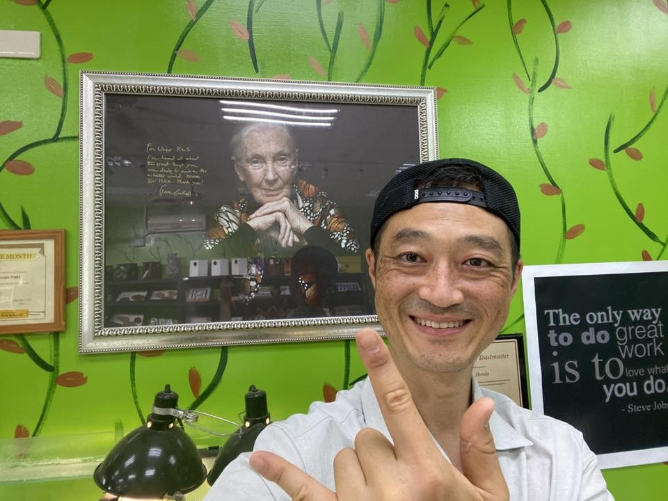 Mike Honda老師的科學教室以珍古德作為佈置靈感。 圖：葳格學校/提供