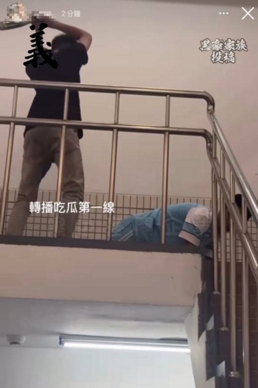 高中生在市府委外的停車場內施暴，過程中不斷掌摑，甚至以球棒暴力毆打同學。 圖：翻攝自Threads