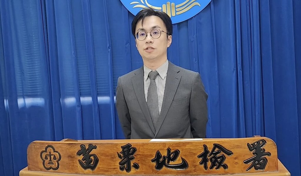 苗栗市邱姓男子曾犯隨機傷人案，服刑出獄後再犯，持刀攻擊刺傷3人，3日下午移送苗栗地檢署偵辦。主任檢察官劉偉誠（圖）表示，已向法院聲請羈押禁見。（苗栗地檢署提供）中央社記者管瑞平傳真　114年10月3日