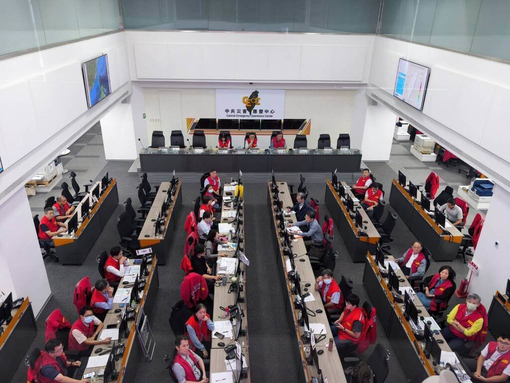 中央災害應變中心3日下午召開花蓮馬太鞍溪堰塞湖專案工作會議表示，災區清淤已階段性完成，將持續協助花蓮縣府處理環境清潔，希望6日可完成。（中央災害應變中心提供）中央社記者劉建邦傳真　114年10月3日