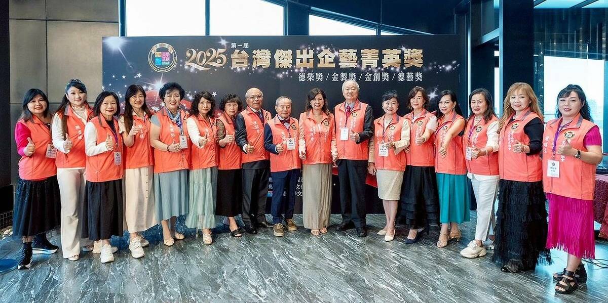 台灣傑出企藝菁英獎選拔委員會團隊。 圖：台灣美學文創發展協會/提供