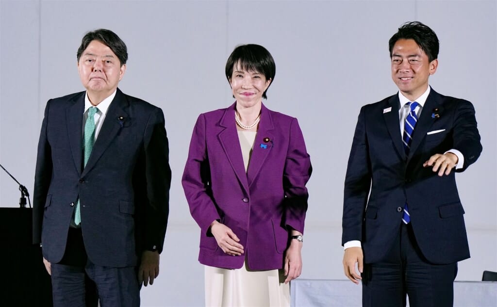 日本自民黨總裁（黨主席）選舉將於4日投開票，目前呈現小泉進次郎（右）、高市早苗（中）與林芳正（左）三強鼎立的局面。  圖/共同社