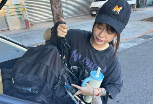中秋連假首日百名鏟子超人搭55688免費專車赴花蓮救災，歌手林吟蔚也低調隨行。 圖：台灣大車隊／提供