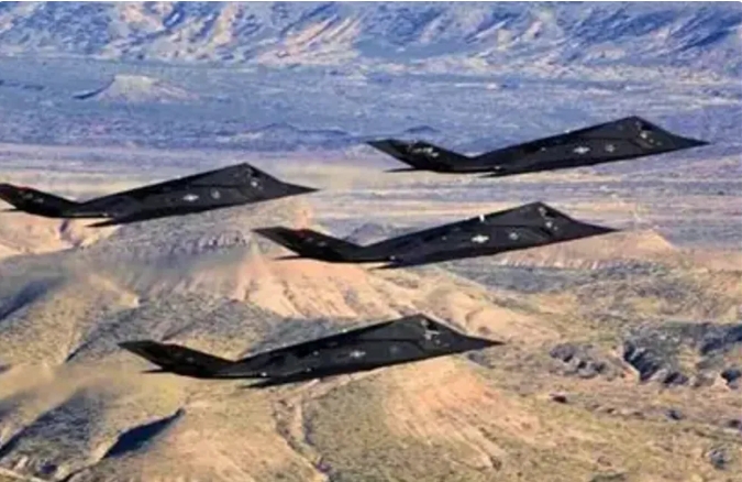 F-117夜鶯隱形攻擊機飛行編隊 圖 : 翻攝自國平視野