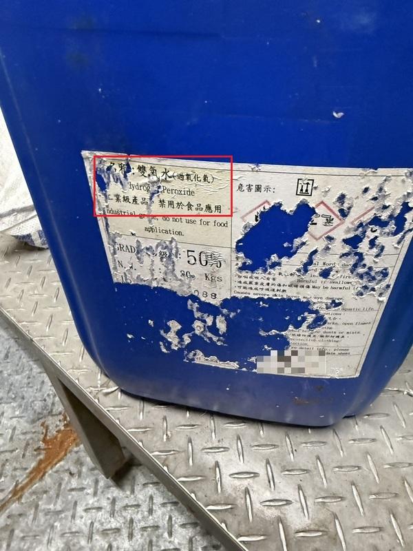 食藥署查獲屏東百威食品疑用工業級雙氧水清洗豬腸，已勒令停工封存，最重可判7年徒刑並處罰金。 圖：食藥署／提供