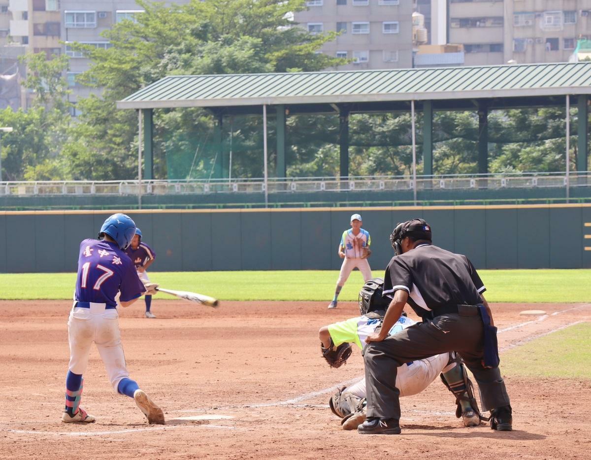 中山國中打擊火力明顯勝過忠孝國中，衛冕成功實至名歸。 圖：高雄市教育局/提供