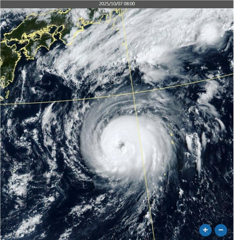 中颱「哈隆」在5日生成後，將在日本南方海面北轉，朝東北方離開，預計後天較接近日本。 圖：取自鄭明典臉書