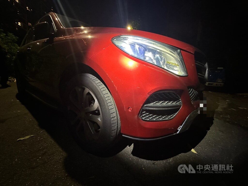 藝人黃子佼8月間開車行經新北市三重區時，疑與機車發生碰撞並涉肇逃遭警方函送檢方偵辦。圖為黃男車輛。（翻攝照片）中央社記者王鴻國傳真　114年10月7日