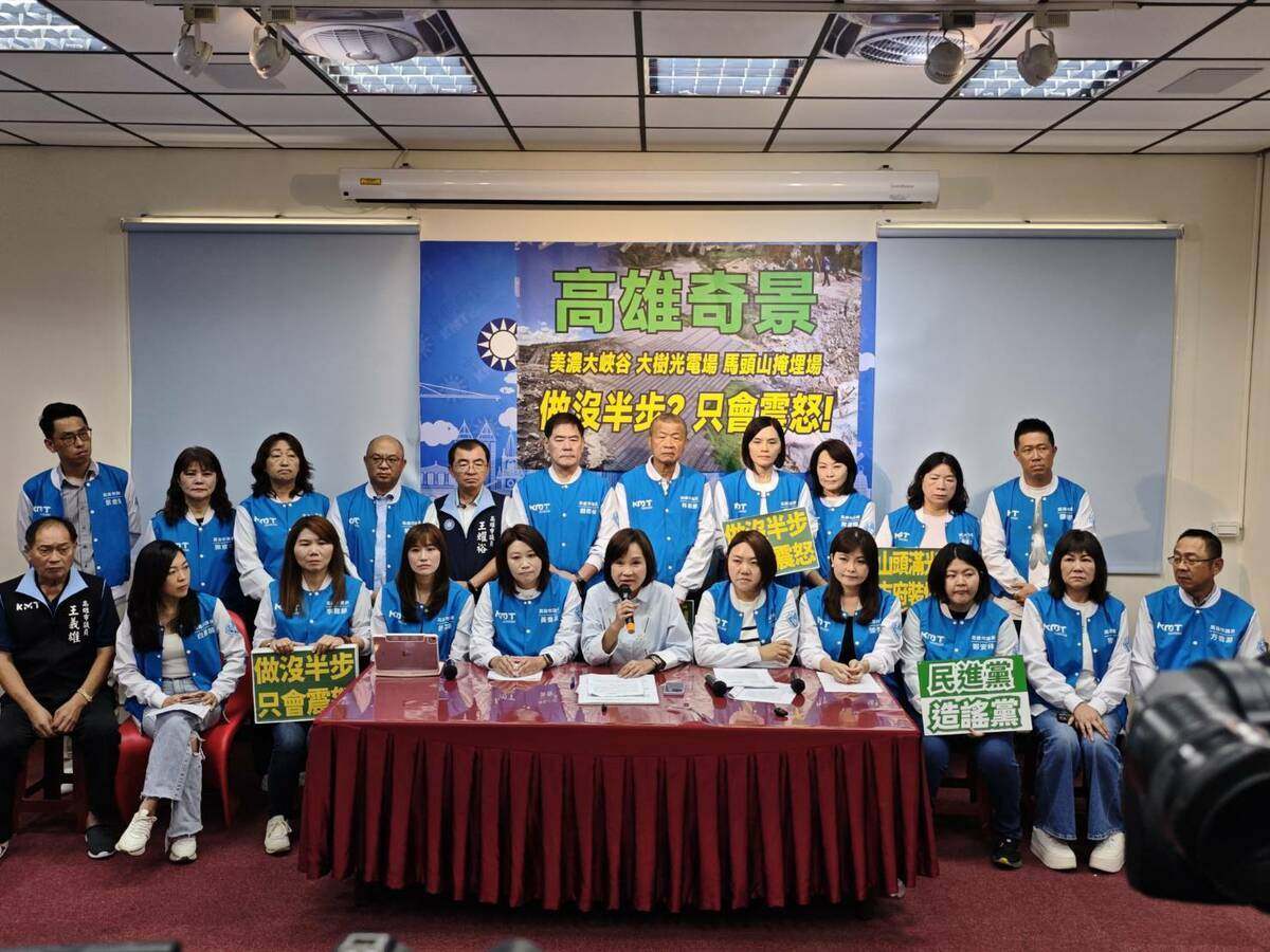 國民黨高雄市議會黨團召開記者會，痛批高雄市政府不敢到議會專案報告。 圖：國民黨高雄市議會黨團／提供