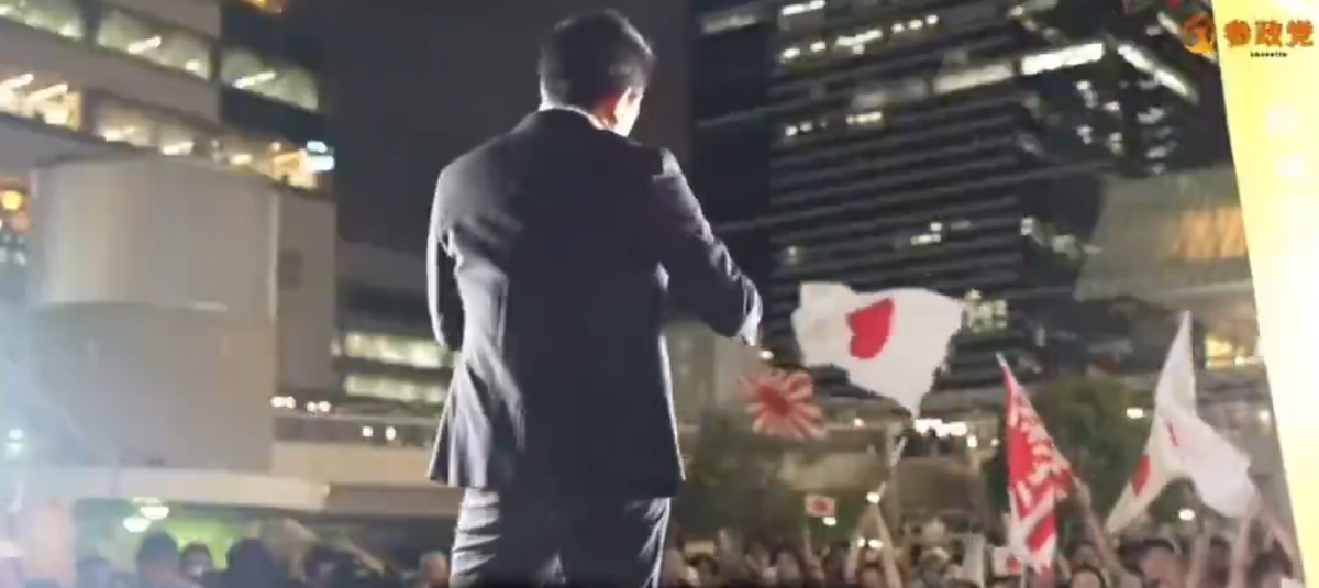 參政黨在街頭演說中鼓吹日本人優先論。 圖：翻攝自 X《爆裂大和魂》