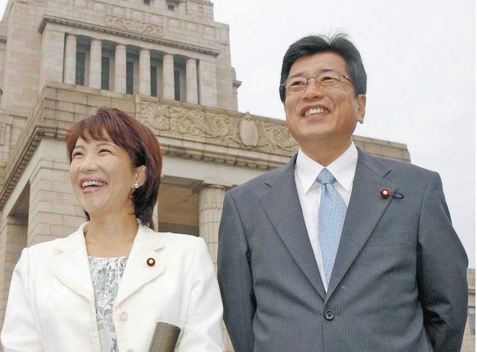 日本首相高市早苗（左）和其丈夫、前農林水產副大臣山本拓。 圖：翻攝矢板明夫臉書