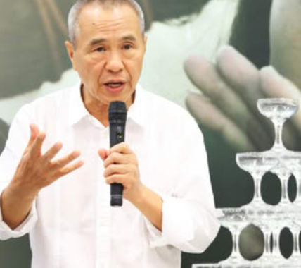 侯孝賢曾堅持拉顏正國回到正道。 圖：翻攝自侯孝賢FB