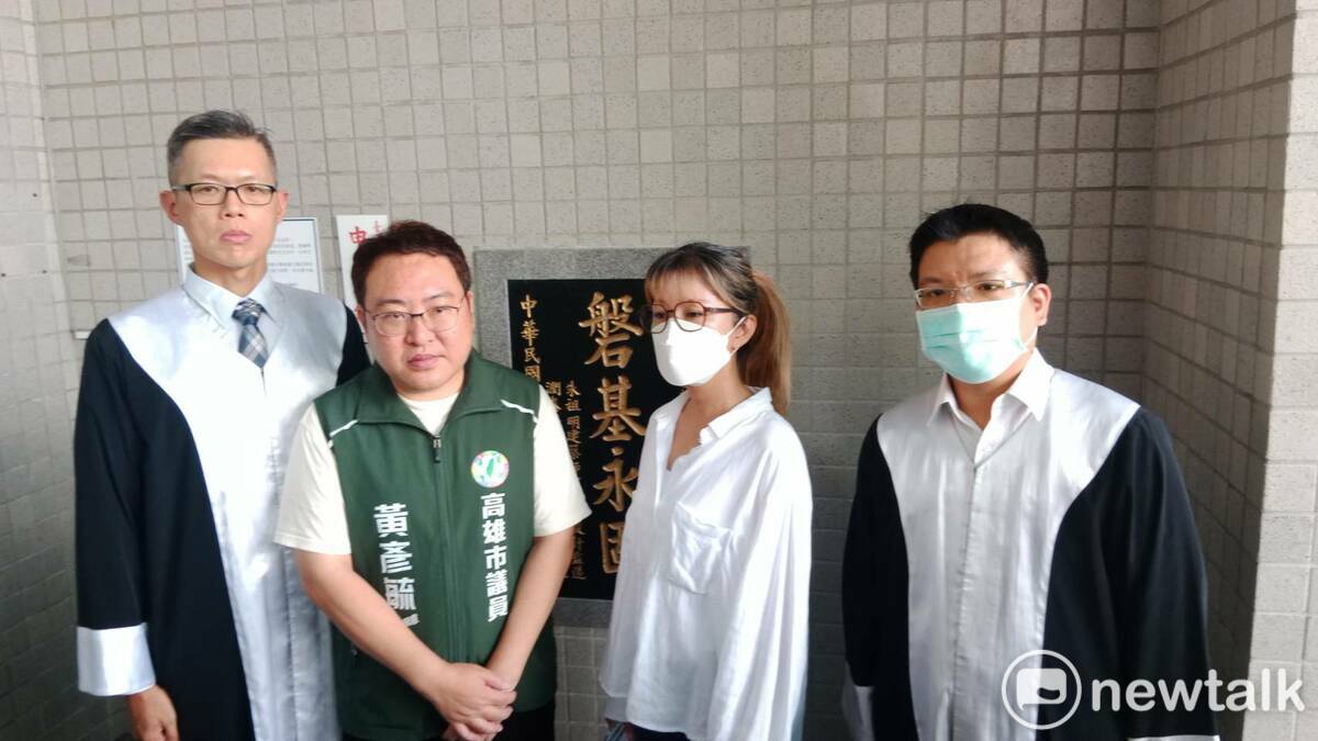 賴瑞隆辦公室及里長周銹玉共同前往雄檢按鈴申告柯志恩、許采蓁。 圖：孫家銘攝