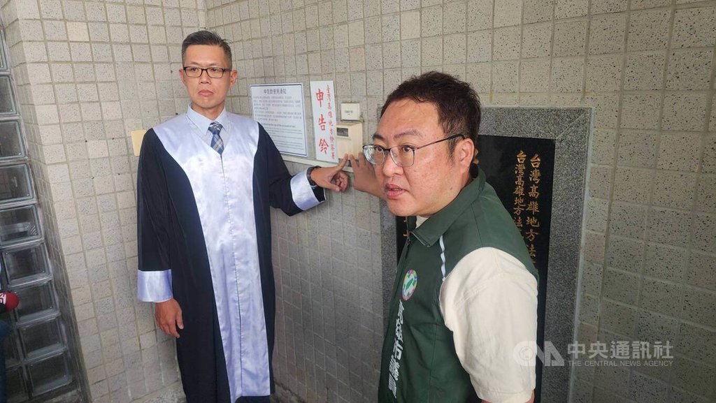 國民黨立委柯志恩與高雄市議會國民黨團7日開記者會，議員許采蓁直指美濃大峽谷案一名涉盜採砂石地主親友為民進黨立委賴瑞隆團隊成員；賴瑞隆8日委由律師前往高雄地檢署提告加重誹謗罪；並澄清指控是子虛烏有。中央社記者洪學廣攝　114年10月8日