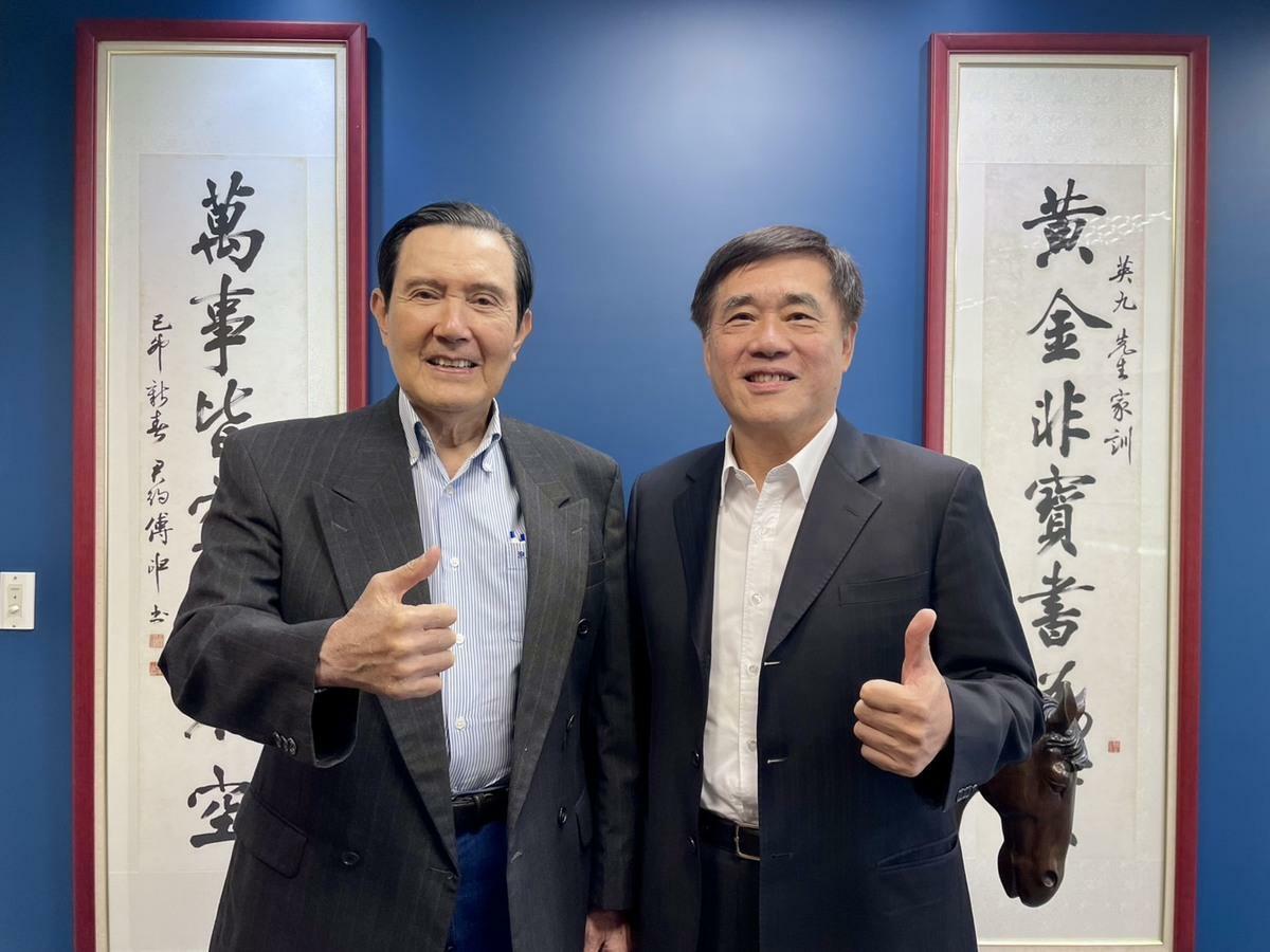 國民黨主席候選人郝龍斌拜會前總統馬英九。 圖：郝龍斌辦公室/提供