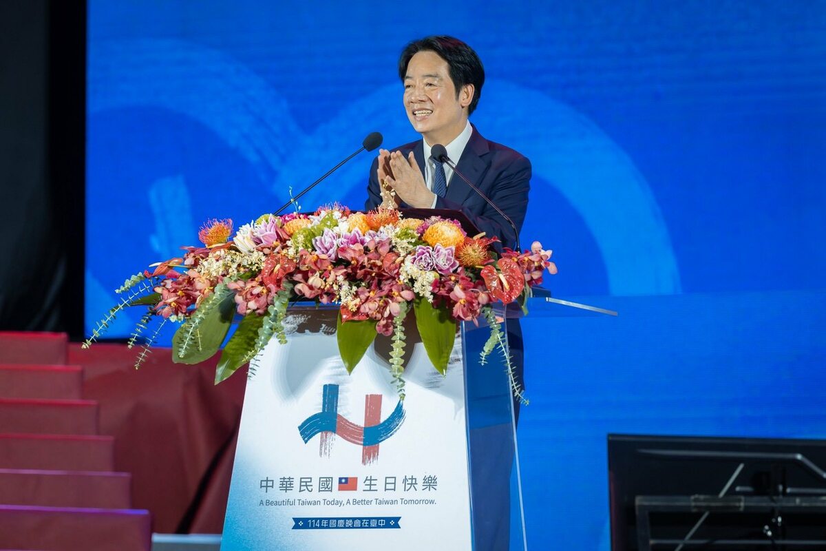 國慶晚會9日晚間在台中市文心森林公園圓滿戶外劇場舉行，賴清德致詞時強調不能放棄主權。 圖：翻攝賴清德臉書