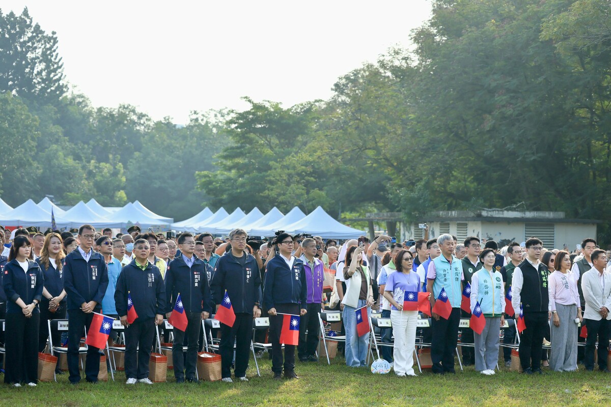 高雄市國慶升旗典禮吸引超過5000位市民參與。 圖：高雄市政府/提供