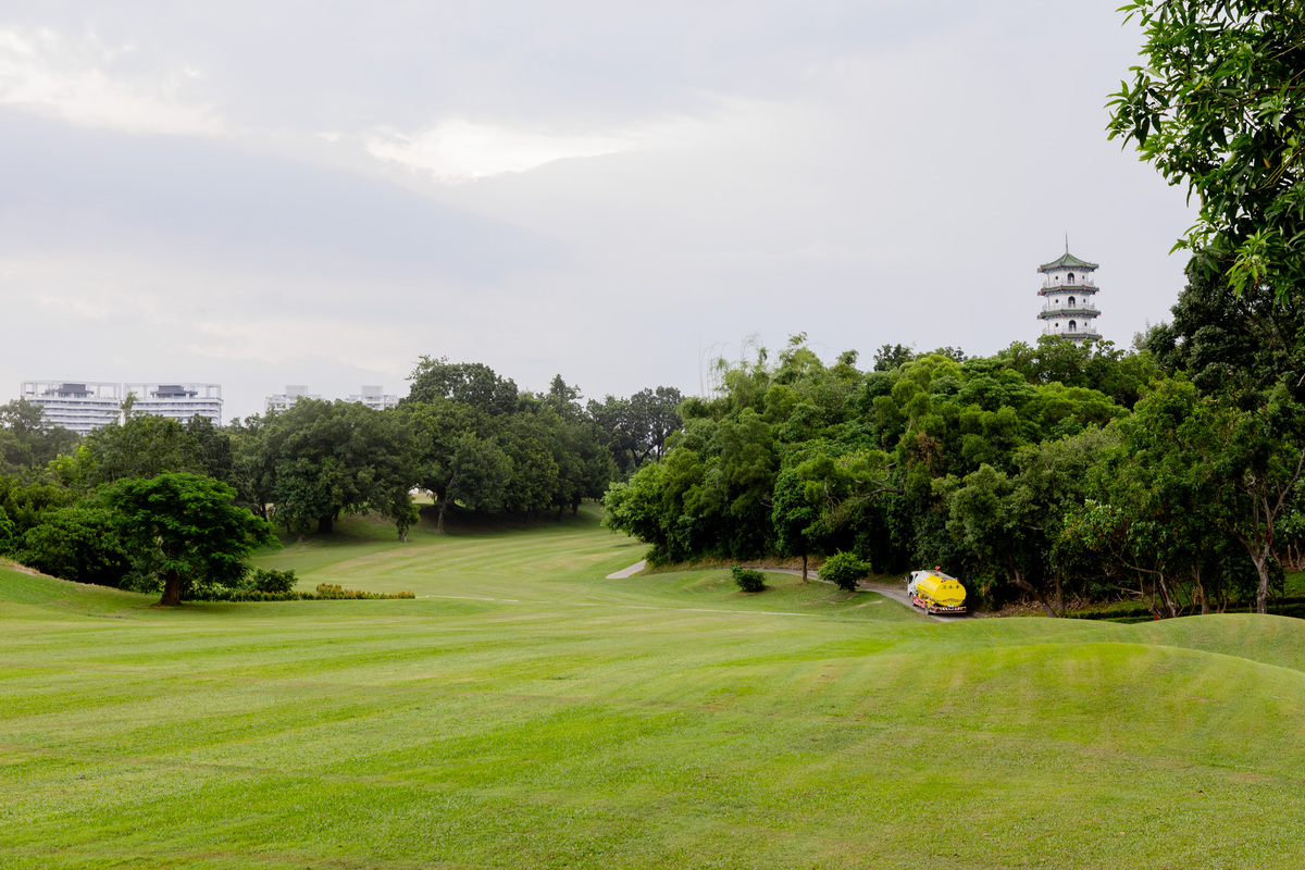 公園保留原本的果嶺和發球台、沙坑，提醒市民這片土地曾有的樣貌與記憶。 圖：高雄市政府/提供