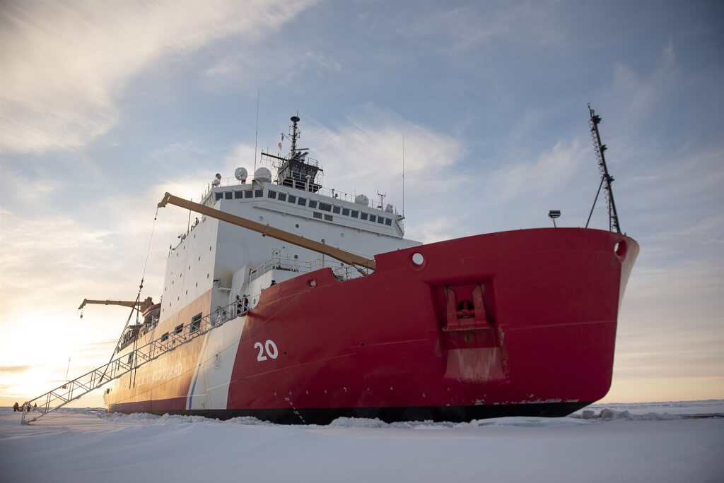 美國海岸防衛隊破冰船正執行任務（圖取自x.com/USCG）