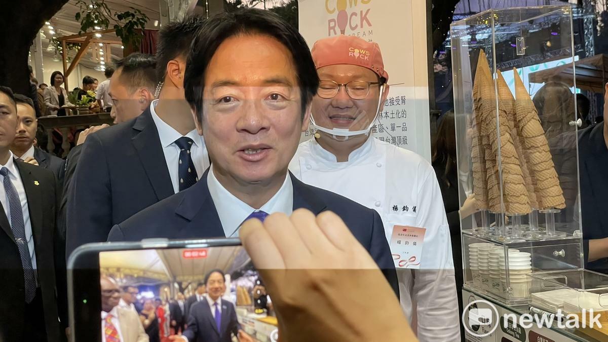 賴清德大讚攤位美食都好吃。 圖：高逸帆／攝