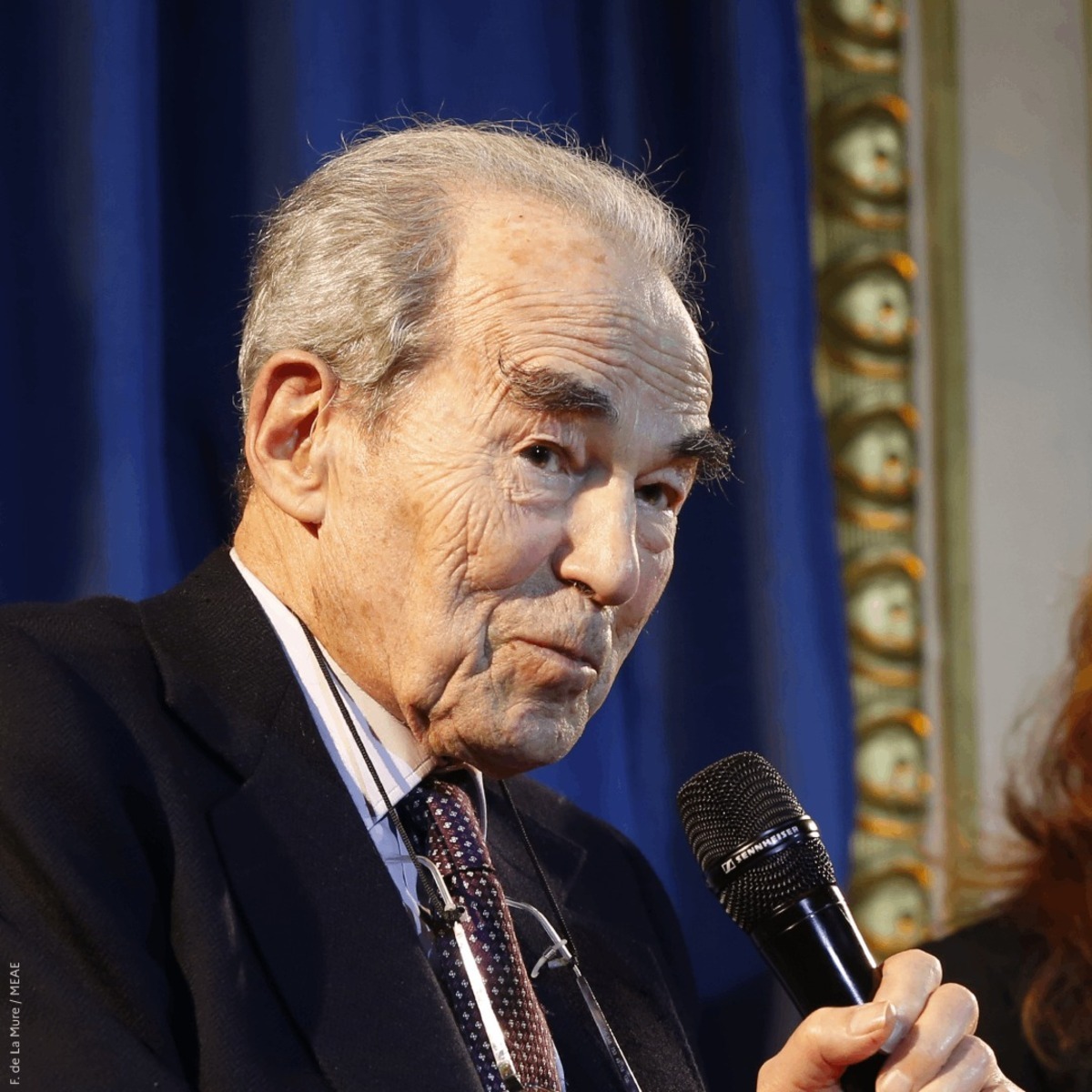 法國前司法部長侯貝．巴丹岱爾，2016年於法國歐洲暨外交事務部。 圖:翻攝自法國在台協會FB