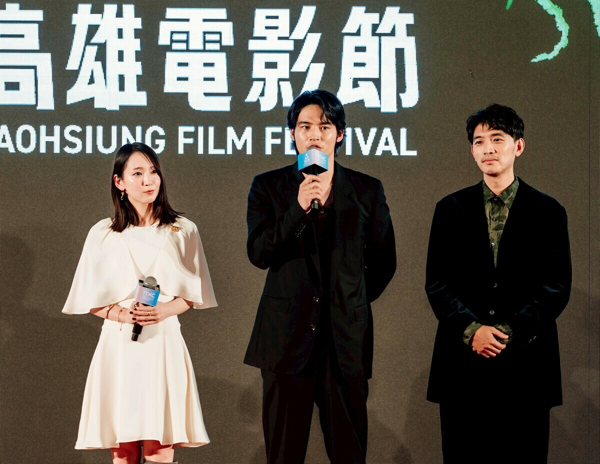 《九龍大眾浪漫》演員吉岡里帆、水上恒司、曾少宗(左至右)同台亮相。 圖：高雄市電影館/提供