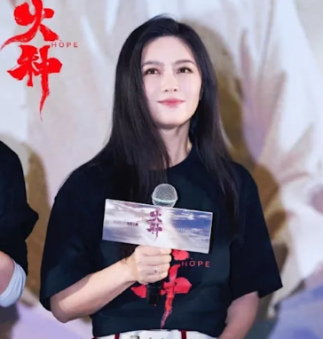 田海蓉被傳出與于朦朧的死有關，受到輿論影響，她主演的電影《火種》預售票房僅5萬新台幣。 圖：翻攝自田海蓉微博