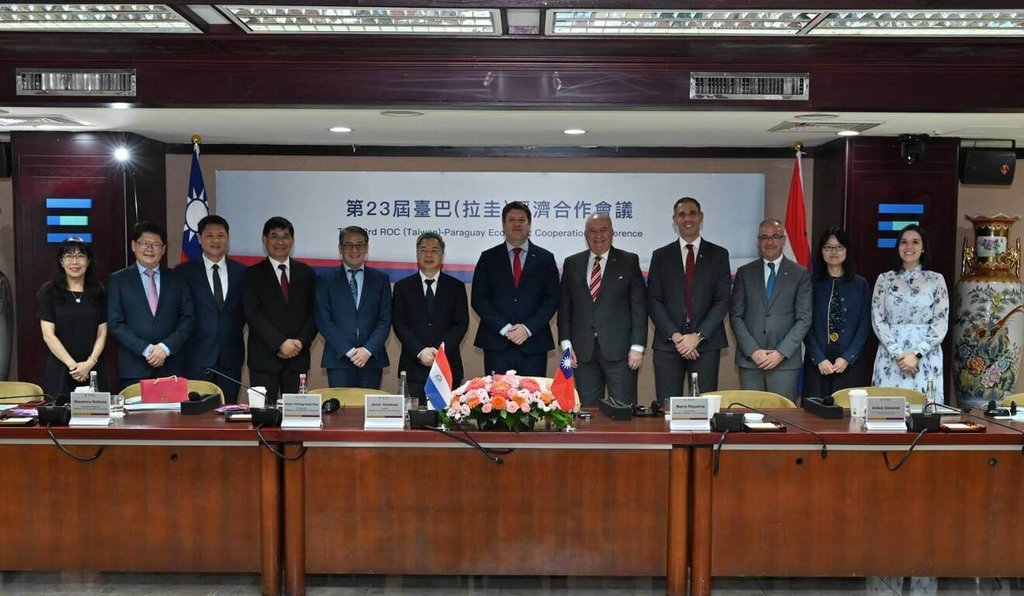 第23屆台巴（拉圭）經濟合作會議14日舉行，會後雙方簽署台巴再生能源產業發展合作備忘錄（MOU）。 圖：經濟部提供