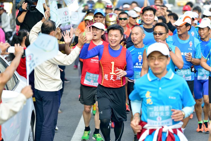 全國首創健康選舉，趙天麟路跑掃街拜票