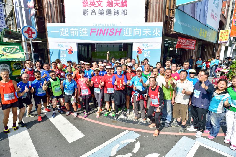 全國首創健康選舉，趙天麟路跑掃街拜票