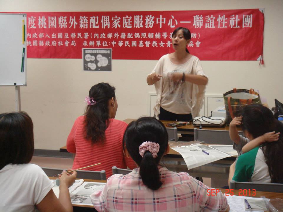 宥溱媽媽用手作重新找到與人接觸的自信，甚至免費教弱勢的婦女進行手作。  圖：社團法人桃園市愛筵社會服務協會/提供
