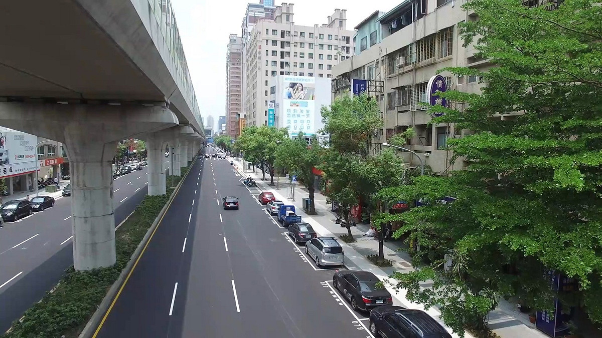 感謝許多無名英雄，文心路現今一路平整 圖：臺中市政府新聞局/提供