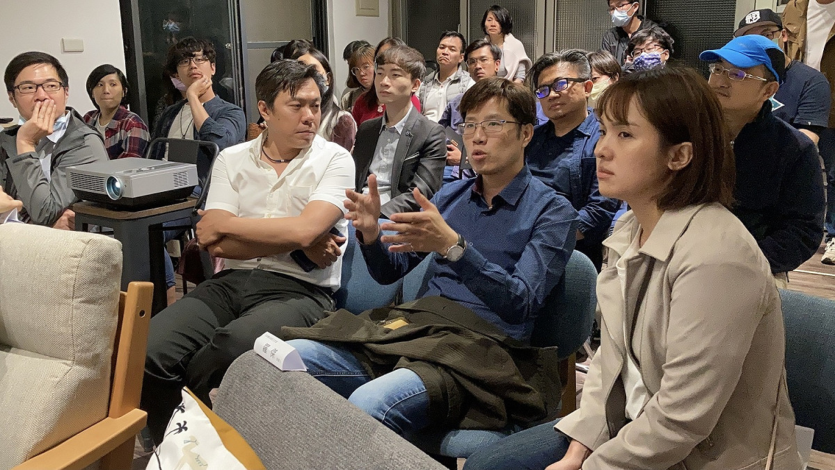 「青年投入永續發展行動計畫」輔導桃園地方創生團隊。（桃園市青年局提供）