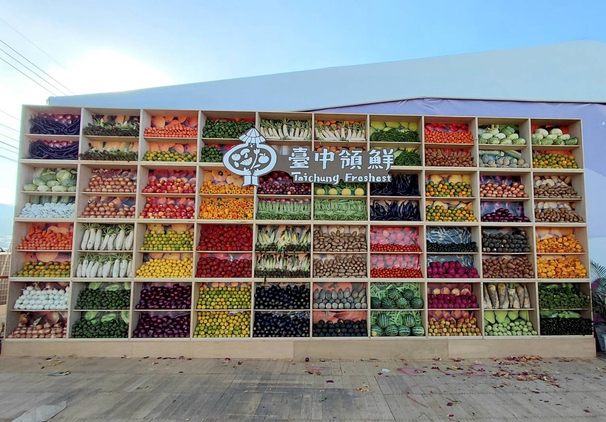 高達4公尺的-台中領鮮-巨型蔬果打卡牆 圖/台中市政府新聞局
