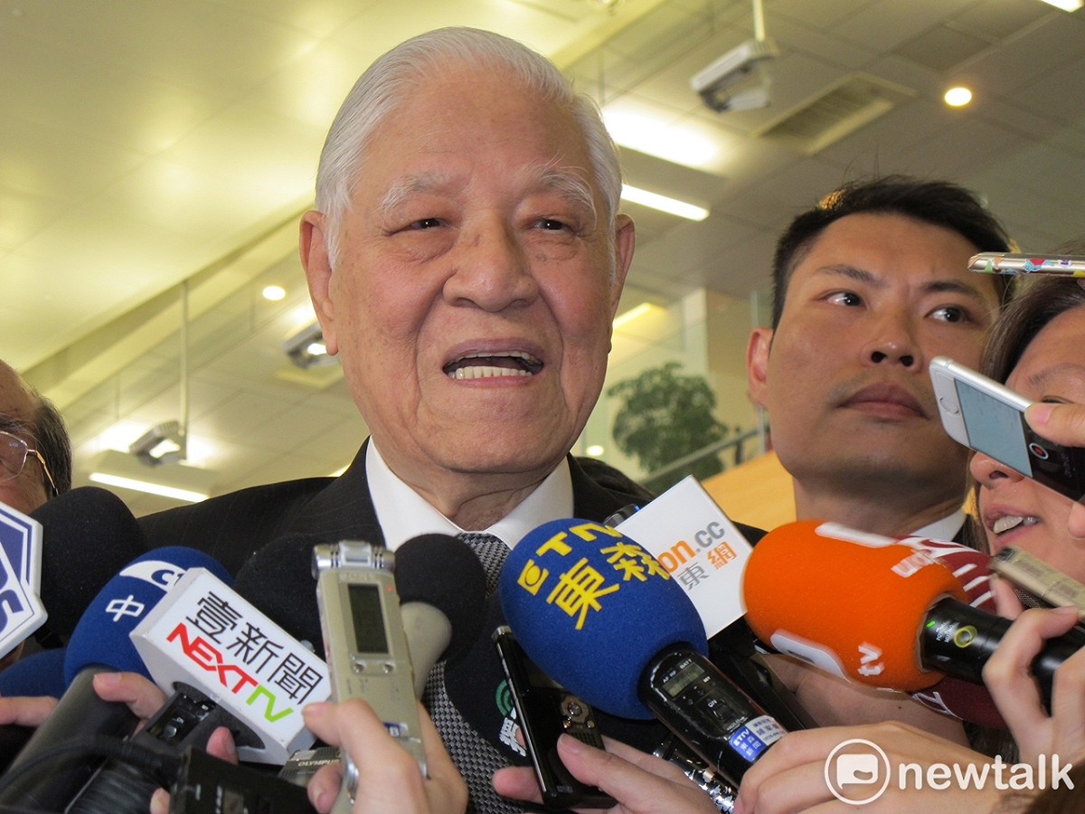 前總統李登輝先前因喝牛奶嗆到引發肺炎，緊急送醫住院後，目前仍在接受治療中。 圖：新頭殼資料照片