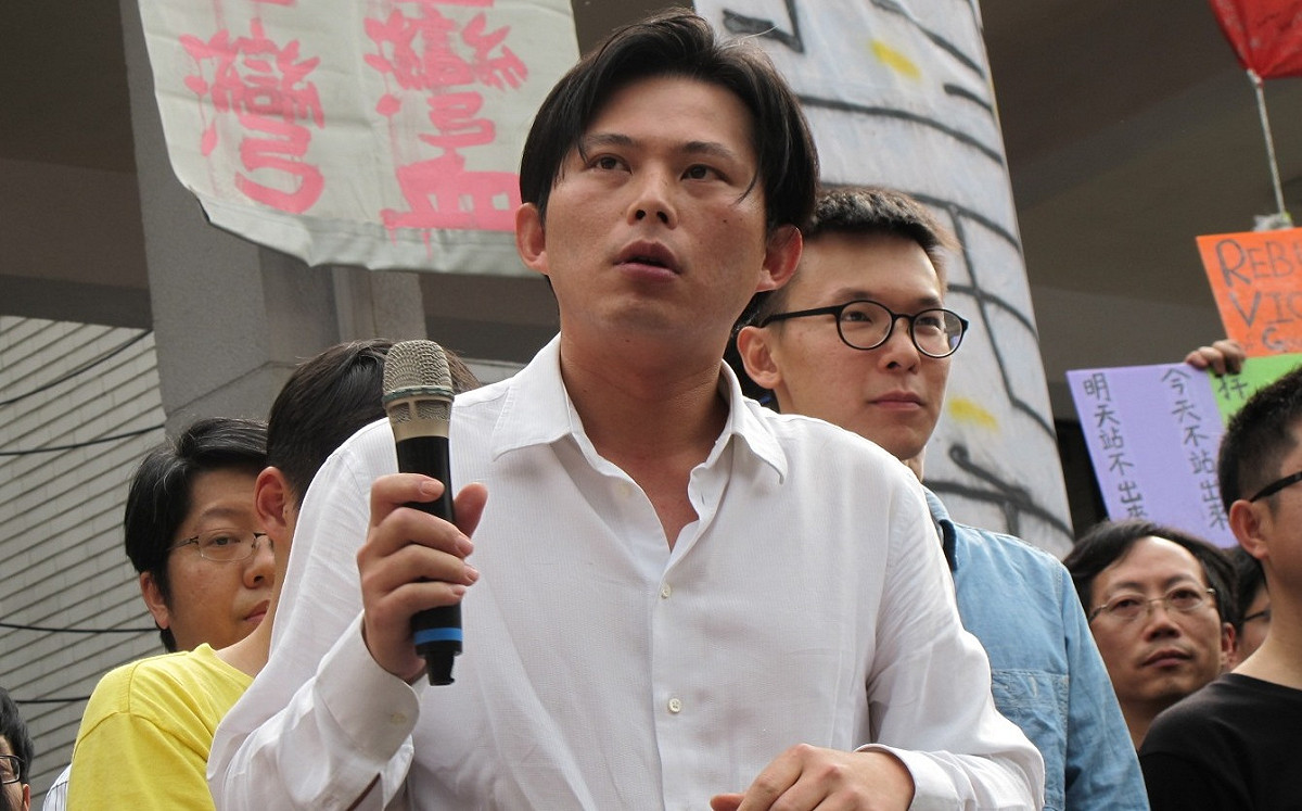 喊自己是太陽花首批衝議場慘遭打臉 他幫黃國昌「還原記憶」：你跟我是10點以後才進去...