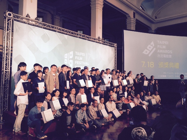 「台北電影獎」入選名單7日公布，記者會上台灣電影工作者雲集，由台北電影節主席李烈一一頒贈入選證書。圖：蔡紀眉/攝