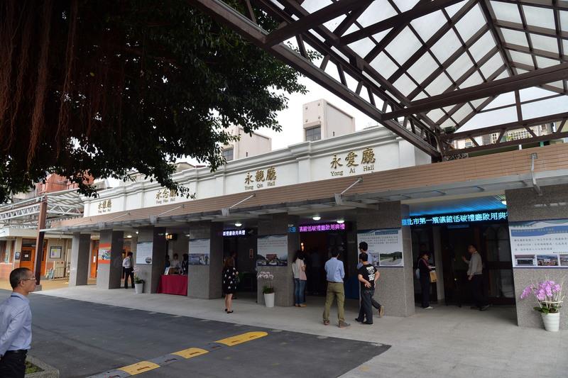 台北市長柯文哲今（6）日與民政局開會後決定，即日起開放殯儀館懸掛「家屬聯」。圖：中央社資料照片